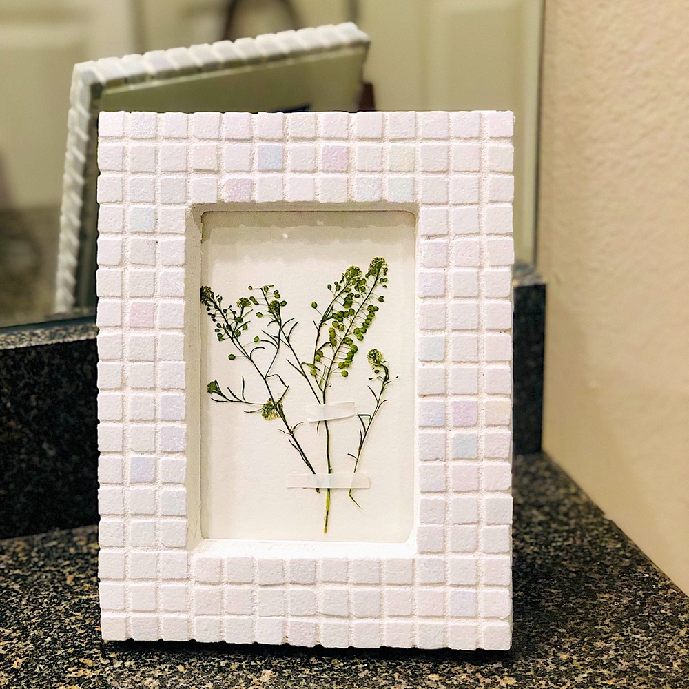 Beautifully crafted mosaic 4x6 picture frame